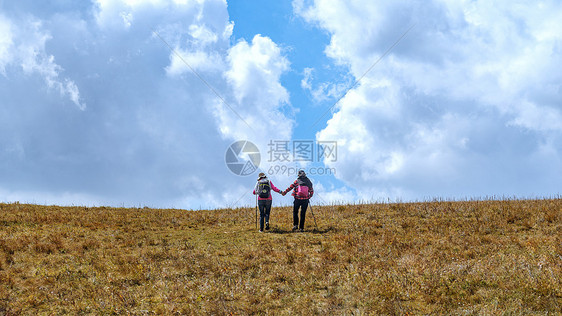 内蒙古草原秋季户外旅游背影人像图片