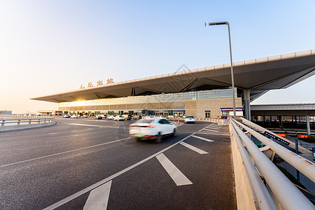 汾阳路太原路口清晨中的太原高铁南站东广场背景