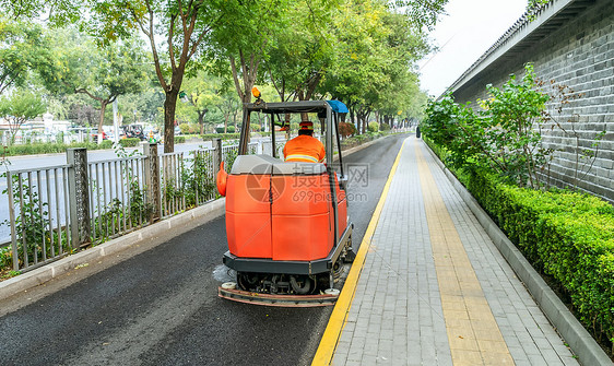 城市清洁车辆清洁马路图片