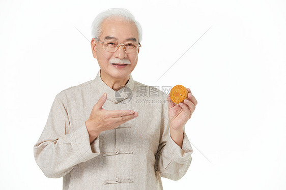 老年男性吃月饼形象图片