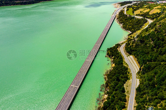 西藏林芝尼洋河与公路图片