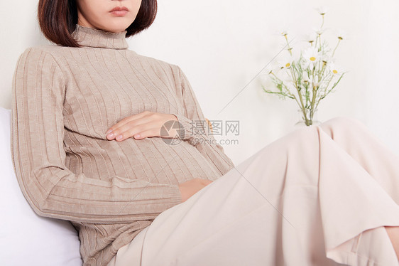 孕妇独自一人在家身体不舒服图片