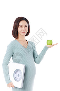 展示水果的高龄产妇背景图片