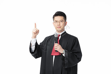 男性律师拿话筒辩护发言图片
