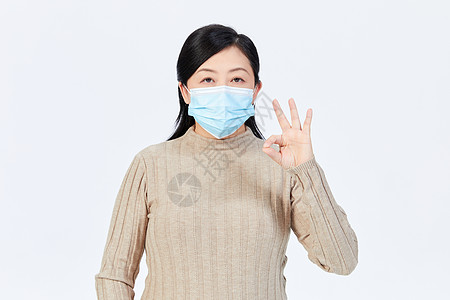 戴口罩防护的中年女性图片素材