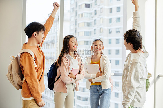 考研学生加油欢呼图片