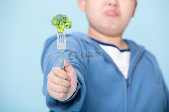 不喜欢吃花菜的胖子挑食的男孩图片