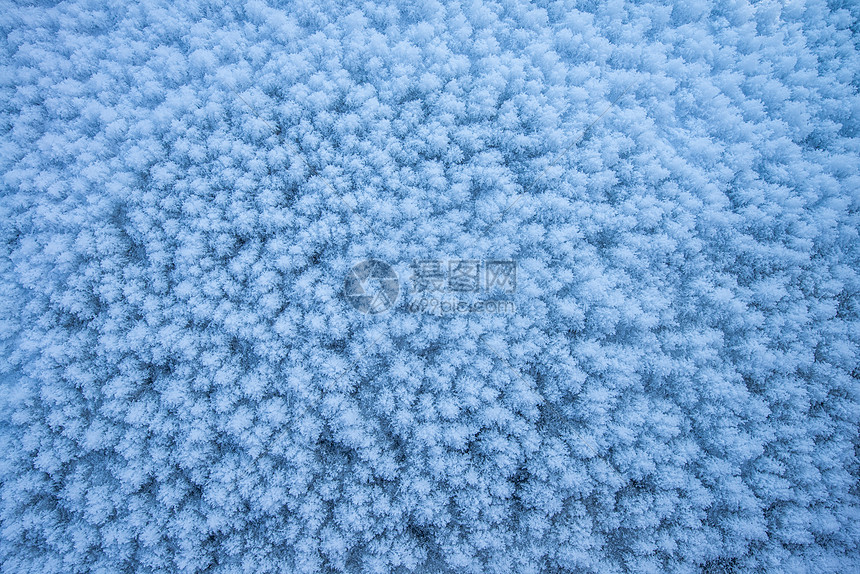 冬天冰面雪花素材图片