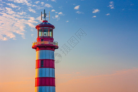 钻嘴鱼摄影南京鱼嘴湿地公园长江航标灯塔背景