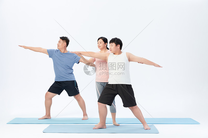 肥胖一家三口瑜伽锻炼减肥图片