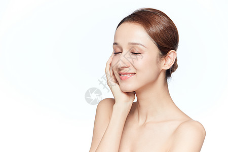 女性面部护肤水润保湿图片