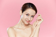 美女面部护肤保养保湿图片