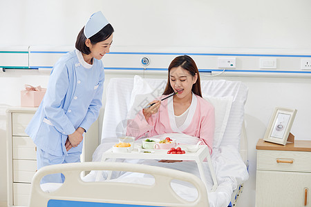 月子中心护工服务产妇吃月子餐背景图片