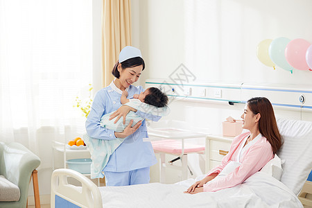 高档月子中心护工抱着婴儿图片