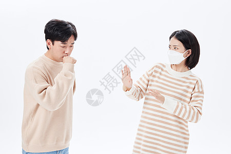疫情防护保持距离的青年男女图片素材