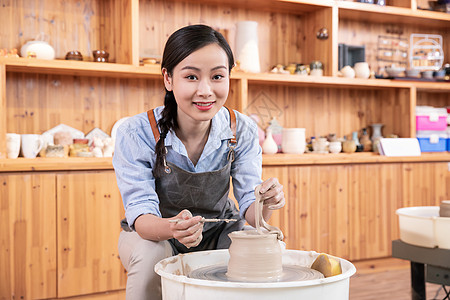 美女手工制作陶艺图片