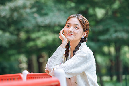 年轻女孩俏皮可爱清新美女背景