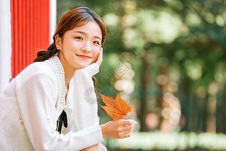 文艺清新美女手持图片