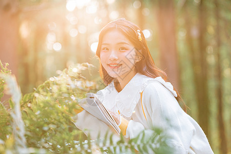 森系美女公园阅读学习图片