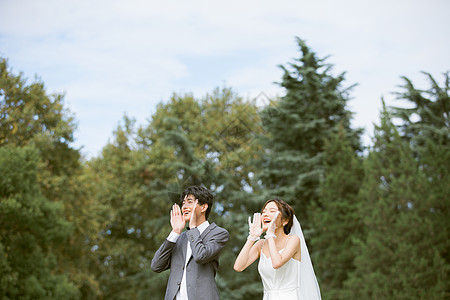 婚庆背景年轻夫妻户外浪漫婚纱照背景