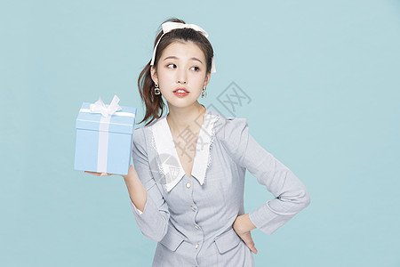 韩系装扮青春少女送礼物盒图片