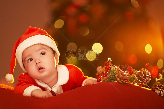 圣诞节穿圣诞服的可爱婴儿图片