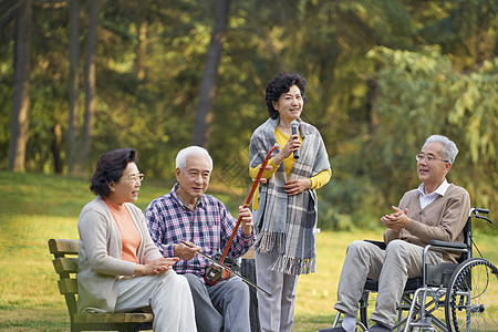 老年人登山老年人公园相伴唱歌背景