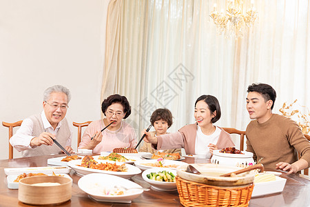 聚会庆祝幸福一家五口团圆聚餐聊天背景