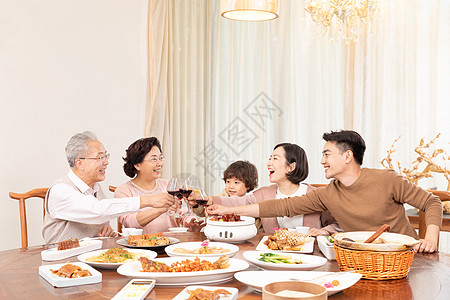 中国全家福家庭团聚幸福一家人聚餐干杯背景