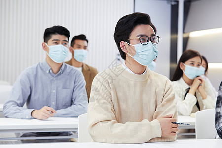 上课培训的课堂认真听课的学生图片