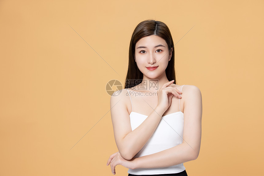 手放在锁骨上的女性高清图片下载 正版图片 摄图网 手放在锁骨上的女性高清图片下载 正版图片 摄图网