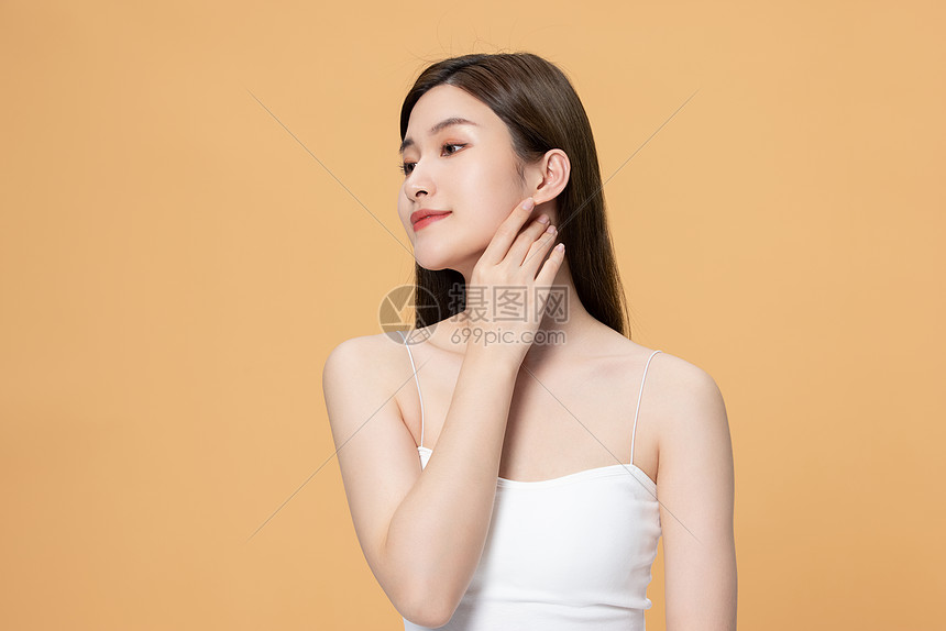 女性抚摸自己的下颌骨高清图片下载 正版图片 摄图网