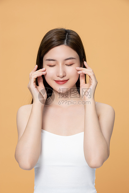 女性双手按摩颧骨高清图片下载 正版图片 摄图网