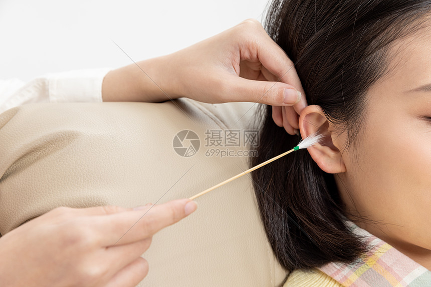美容师给顾客采耳手部特写高清图片下载 正版图片 摄图网