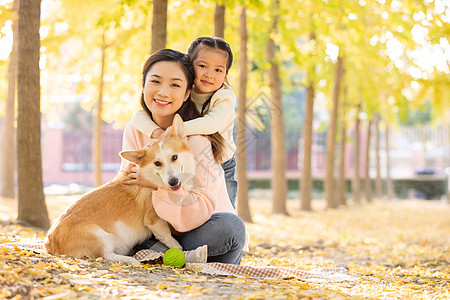 女儿从背后抱着妈妈图片