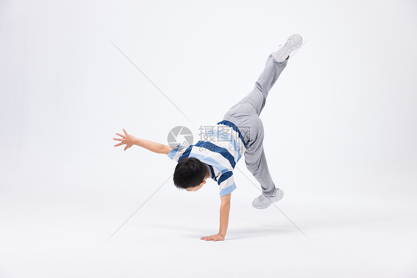 街舞儿童展示breaking技巧地板舞图片