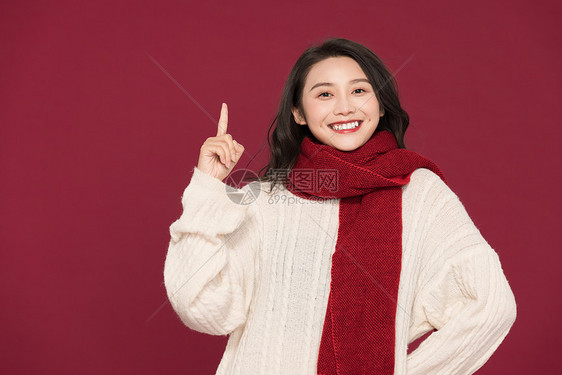 冬季美女裹围巾用手指图片
