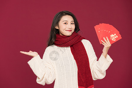 快乐的女孩冬季甜美女性过新年发红包背景