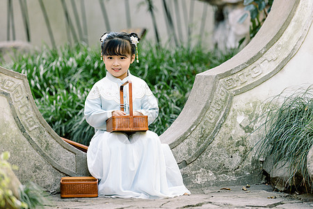 汉服孩子中国风儿童汉服小女孩提篮子背景