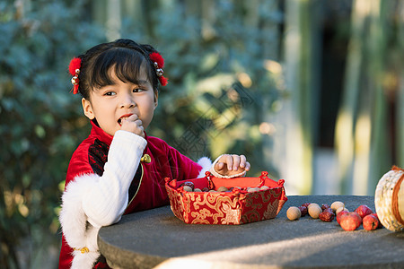 汉服中国风可爱儿童嬉戏过新年图片