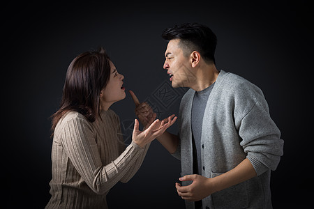 两性热恋歇斯底里吵架的夫妻两人背景