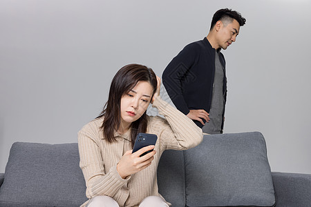 冷战的夫妻二人图片素材