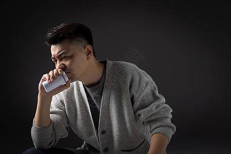 难过的男人图片