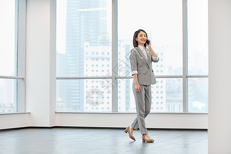 西装美女商务女性办公室打电话沟通背景