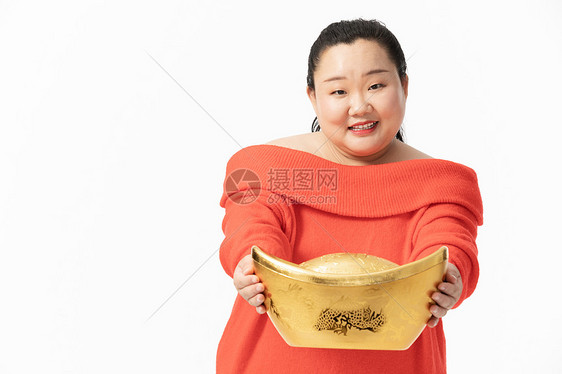 新年胖女生手拿金元宝图片