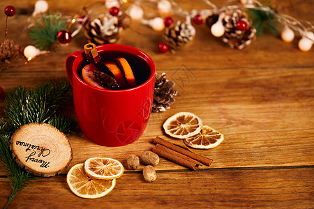 冬季热饮圣诞热红酒与香料背景