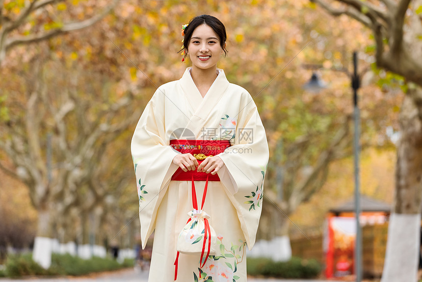 拎手包的和服美女高清图片下载 正版图片 摄图网