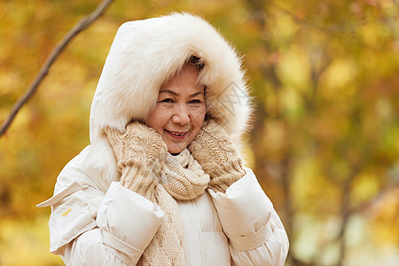 老年人老奶奶冬季生活保暖图片