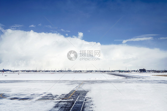 日本北海道函馆机场雪地跑道图片