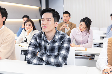 成人教育大学生课堂听课听讲背景图片